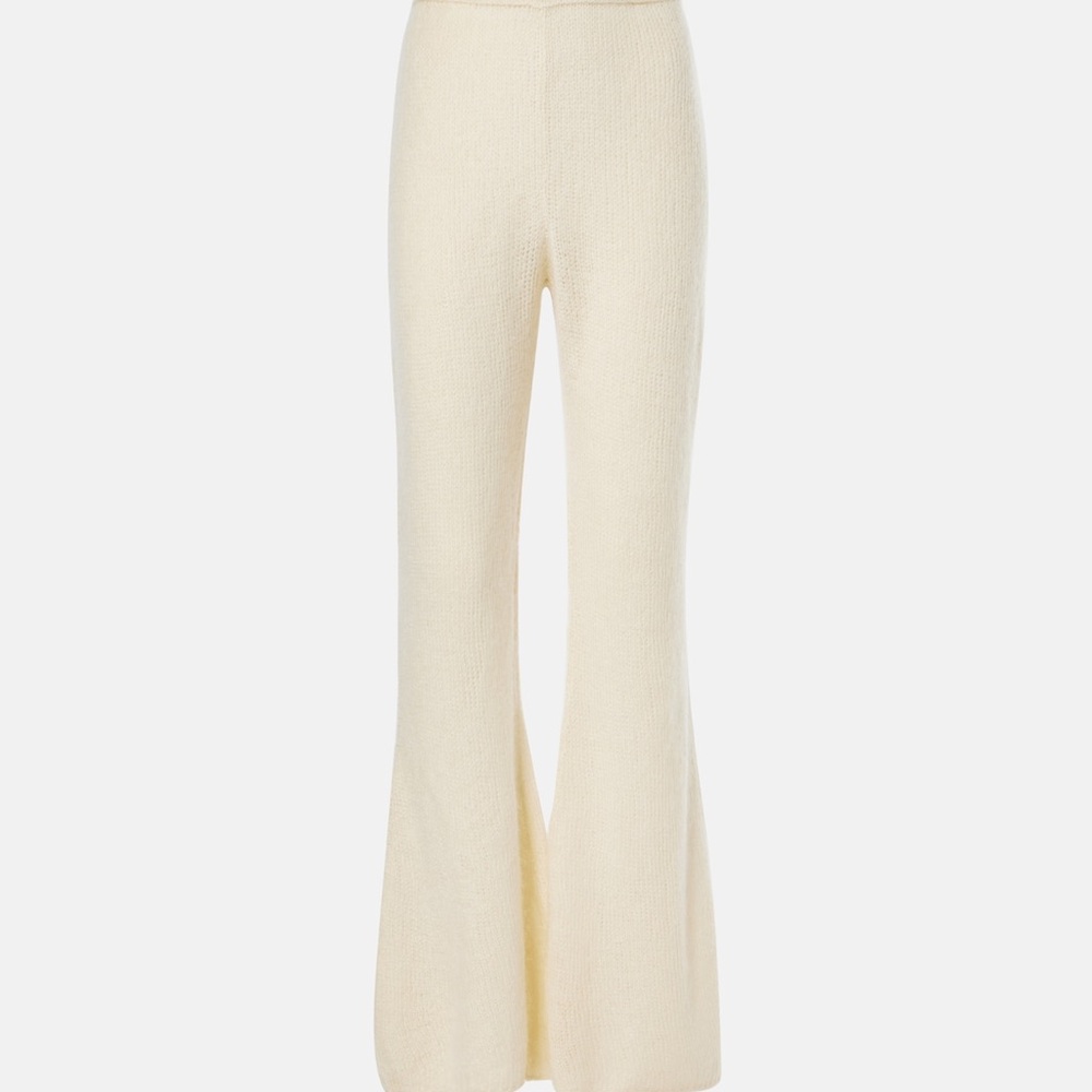 Stradivarius Cream Flare Pants – Size S – Soft Stretch – Chic Fit